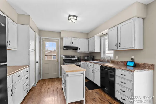 $339,900 | 245 Helen Drive, Rockford, MI 49341
