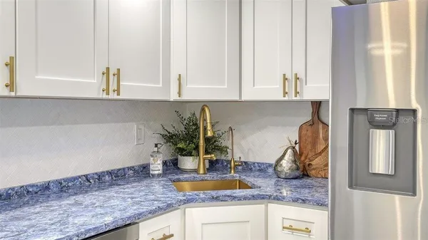 $599,000 | 101 South Gulfstream Avenue, Unit 15B, Sarasota, FL 34236