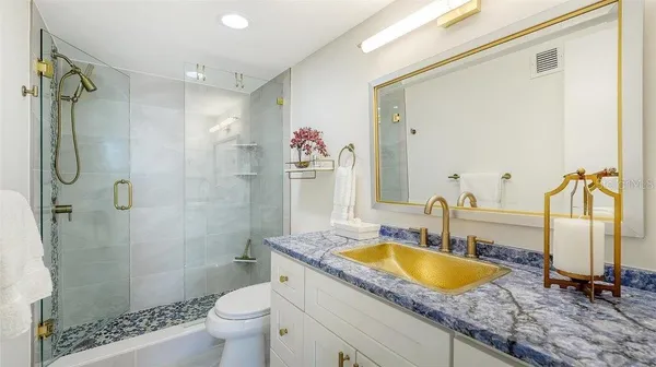 $599,000 | 101 South Gulfstream Avenue, Unit 15B, Sarasota, FL 34236