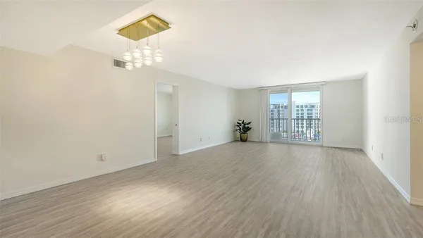 $599,000 | 101 South Gulfstream Avenue, Unit 15B, Sarasota, FL 34236