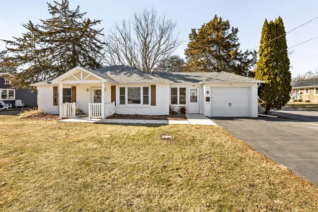 $249,900 | 611 North West Street, Sandwich, IL 60548