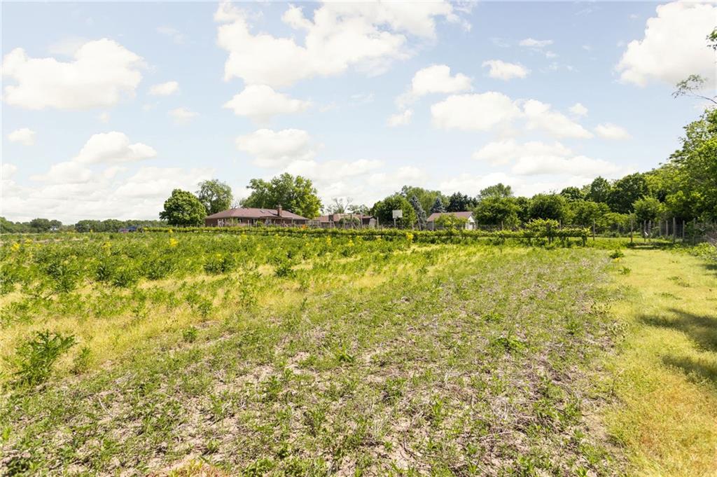 525 West Thompson Road Indianapolis, IN 46217 - Photo 12 of 33 Gallery Image 12