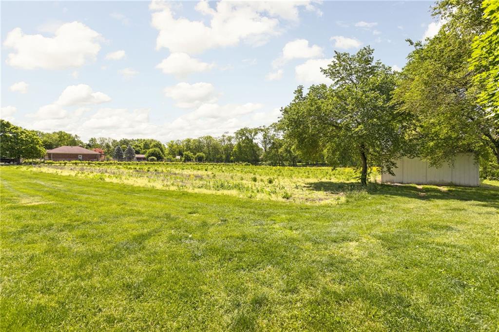 525 West Thompson Road Indianapolis, IN 46217 - Photo 8 of 33 Gallery Image 8