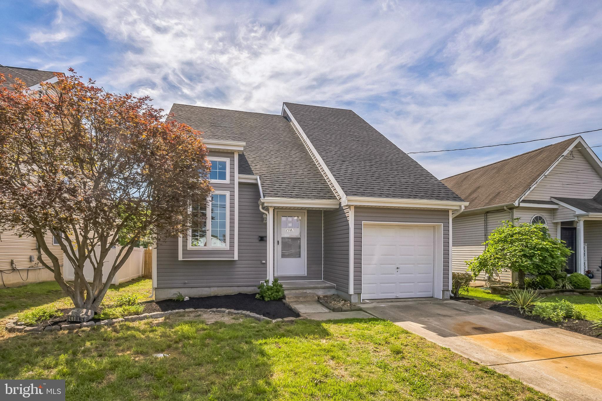 a view of house with yard