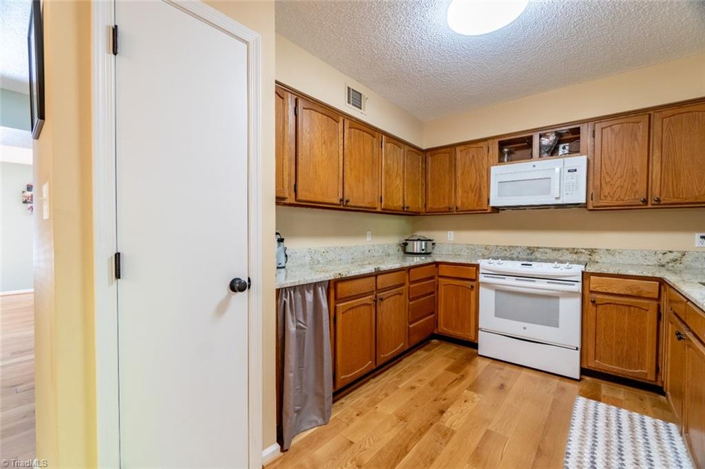 244 Northpoint Avenue, Unit B High Point, NC 27262 - Photo 12 of 30 Gallery Image 12