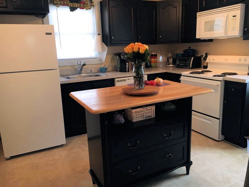 17 Elkland Road Warwick, RI 02886 - Photo 10 of 19 Kitchen