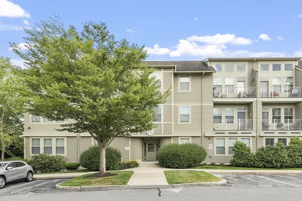 $412,000 | 3 Harvest Drive, Unit 106, North Andover, MA 01845