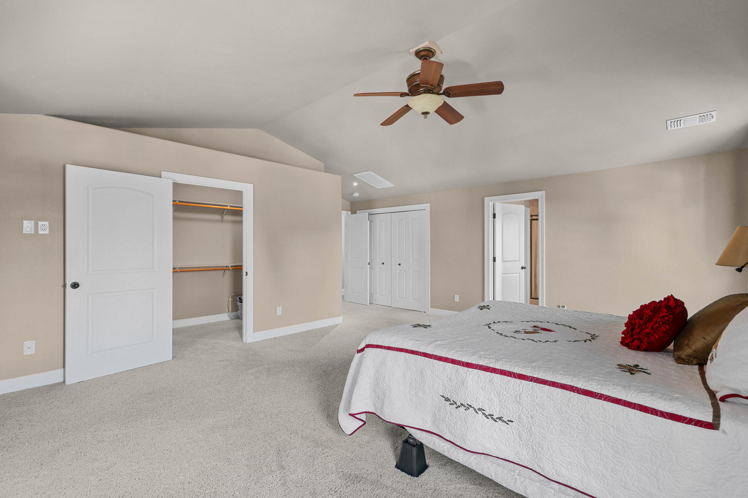 935 Applegate Street Jacksonville, OR 97530 - Photo 18 of 43 EP1A1349