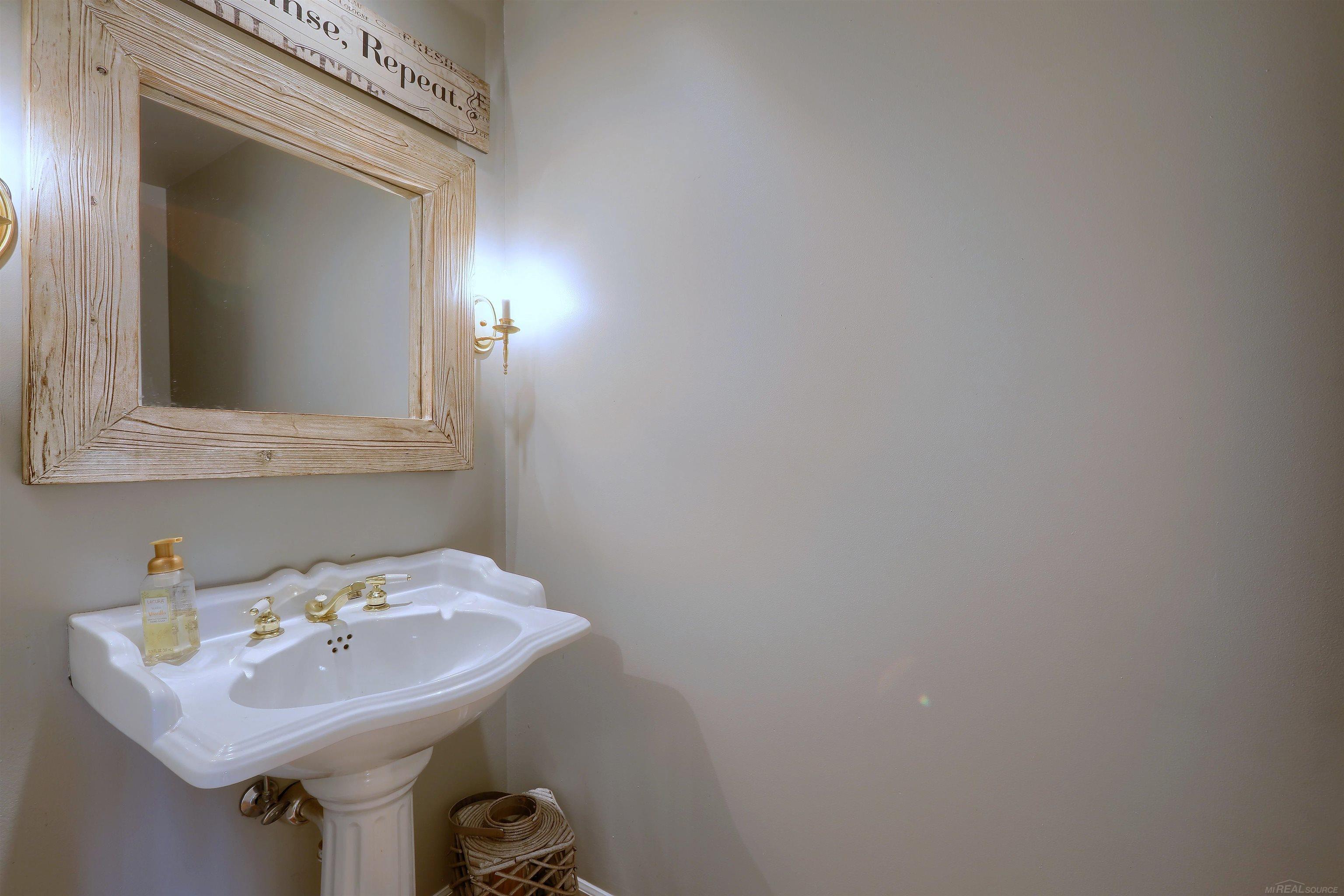 38895 Ridgeview Circle, Unit 58 Clinton Township, MI 48036 - Photo 15 of 33