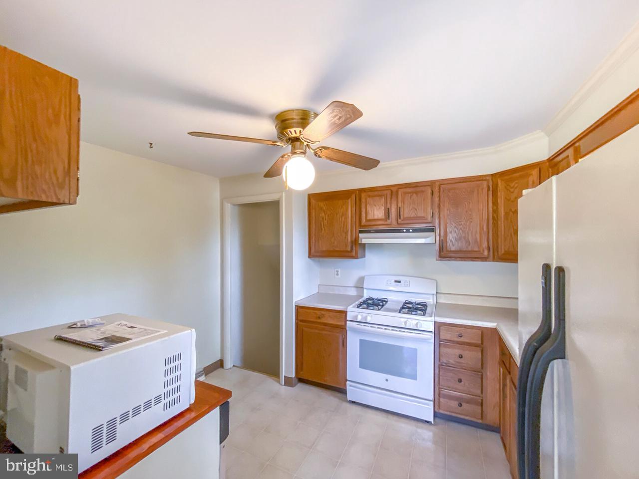 2710 Cambridge Road York, PA 17402 - Photo 11 of 27 Gallery Image 11