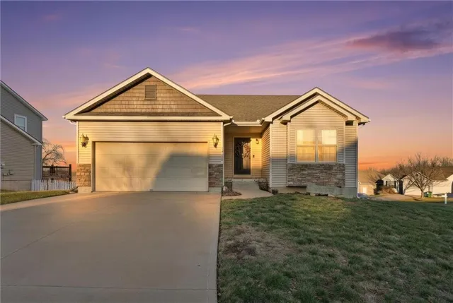 $365,000 | 12945 Northwest Hawthorne Drive, Platte City, MO 64079