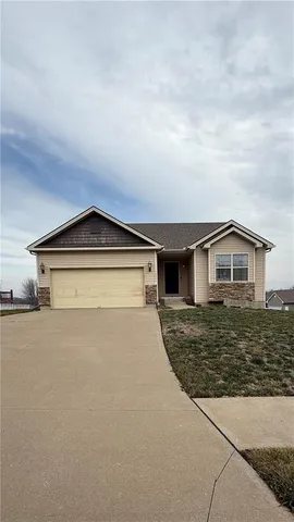 $365,000 | 12945 Northwest Hawthorne Drive, Platte City, MO 64079