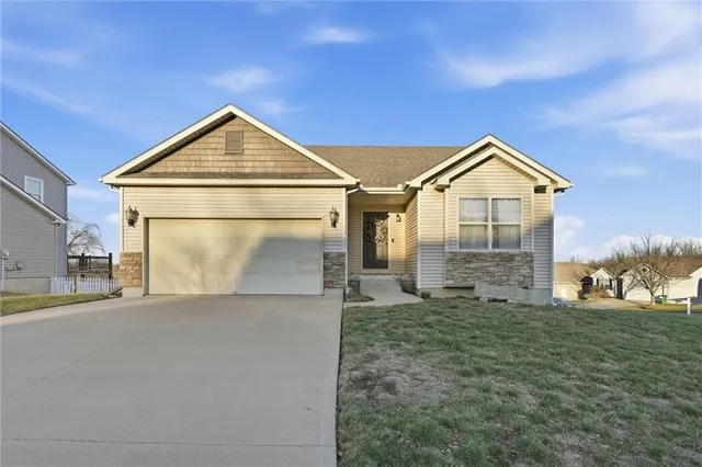$365,000 | 12945 Northwest Hawthorne Drive, Platte City, MO 64079
