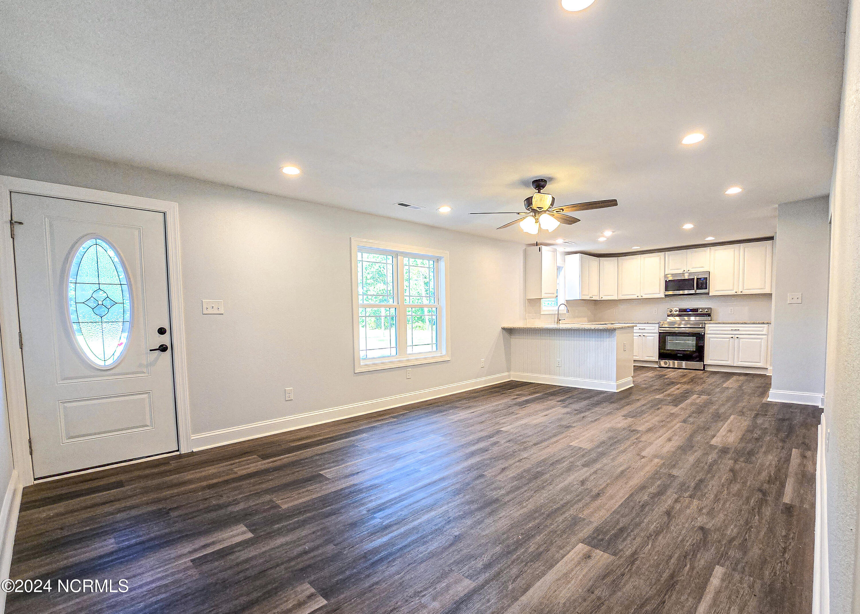 492 New Road Elizabeth City, NC 27909 - Photo 7 of 28 Living Room
