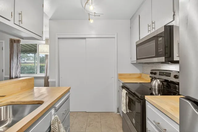 $205,000 | 6529 Greenback Lane, Unit 1, Citrus Heights, CA 95621