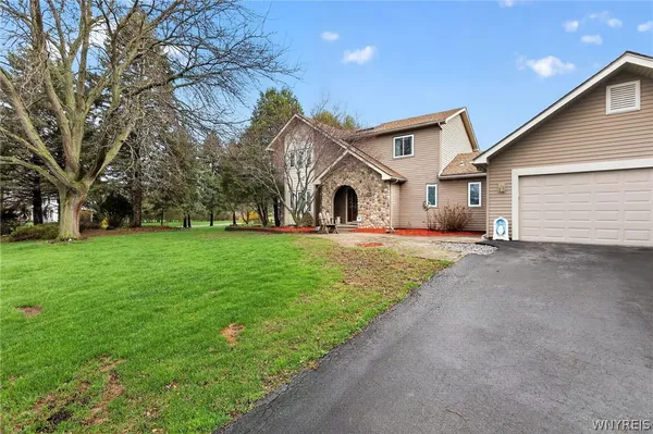 $427,000 | 142 Yorktown Drive, Penfield, NY 14580