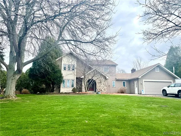 $427,000 | 142 Yorktown Drive, Penfield, NY 14580