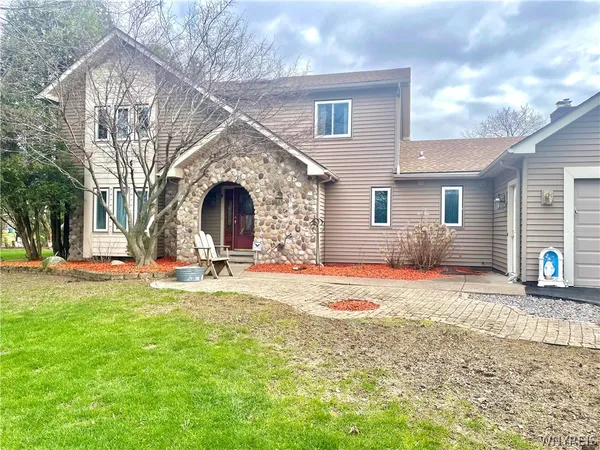 $434,999 | 142 Yorktown Drive, Penfield, NY 14580