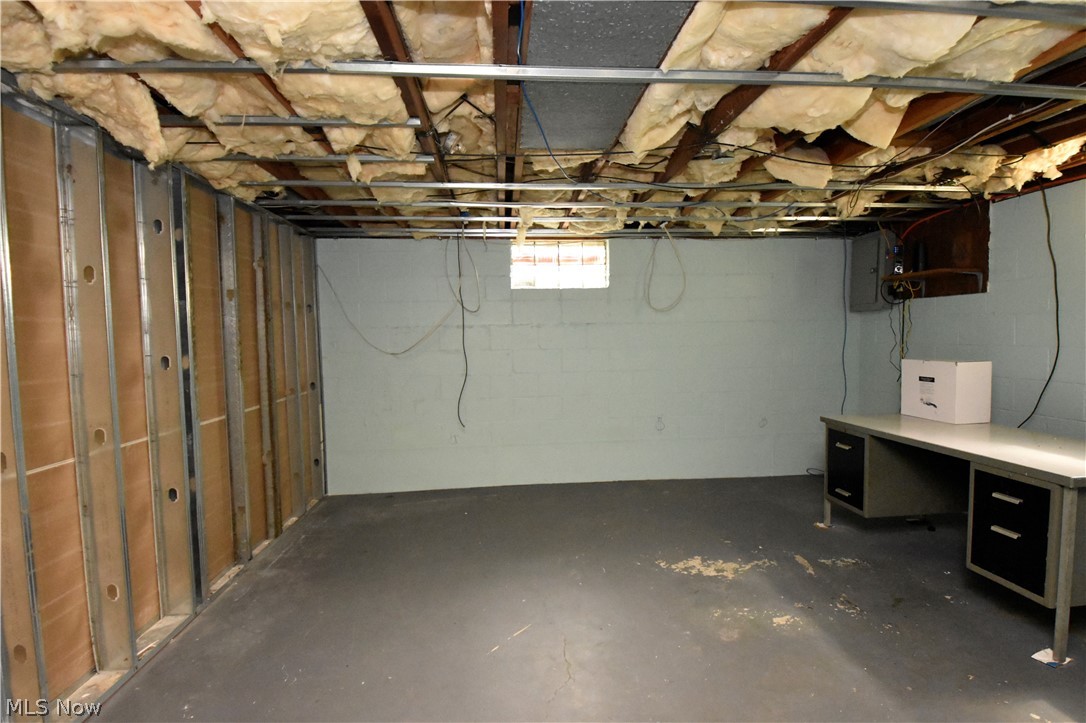 8743 Warwick Road Southeast Warren, OH 44484 - Photo 24 of 35