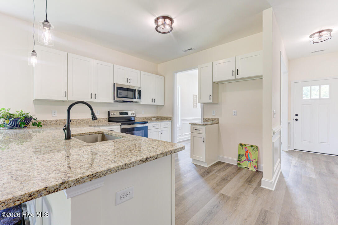 548 Timbercrest Circle Bolivia, NC 28422 - Photo 16 of 34 Model Home - Kitchen