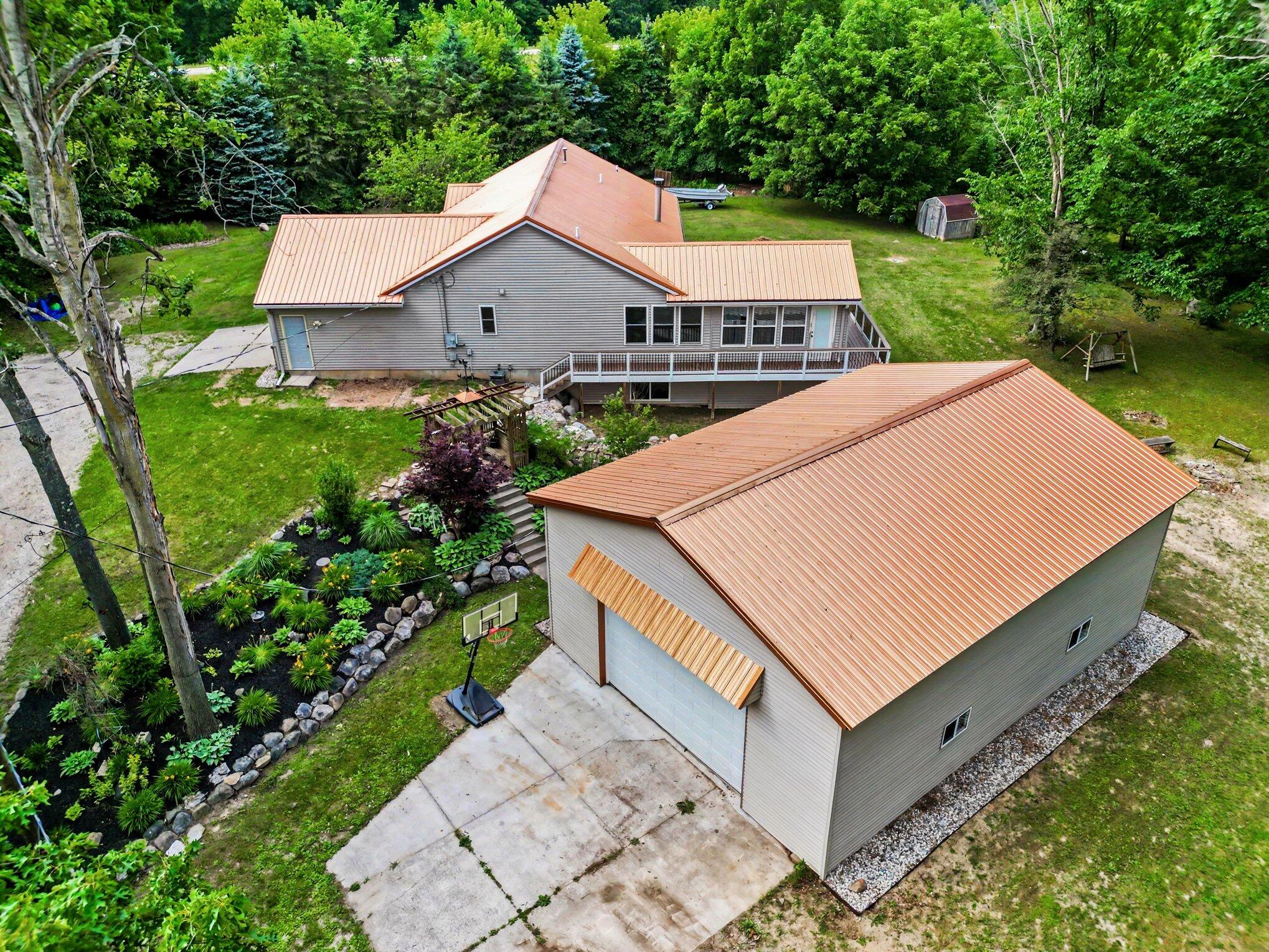 3155 11 Mile Road Northeast Rockford, MI 49341 - Photo 2 of 33 007_file_1462