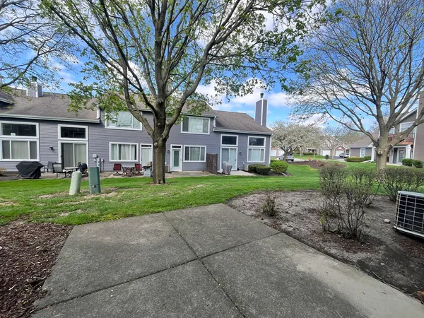 $2,595 | 18 Stonegate Court, Algonquin, IL 60102