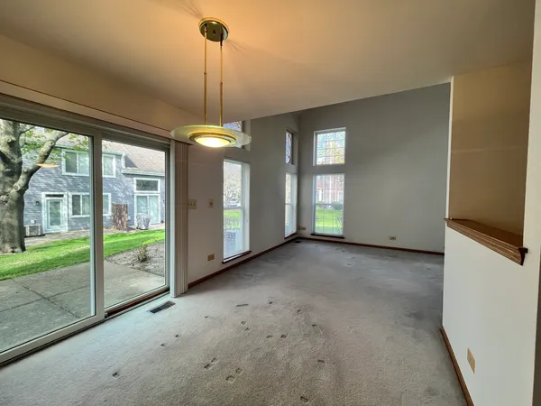 $2,595 | 18 Stonegate Court, Algonquin, IL 60102