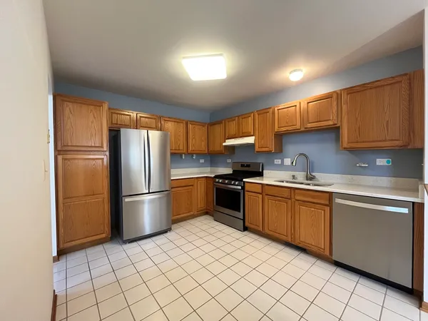 $2,595 | 18 Stonegate Court, Algonquin, IL 60102