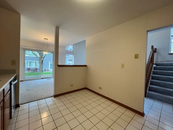 $2,595 | 18 Stonegate Court, Algonquin, IL 60102
