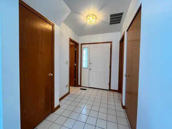 $2,595 | 18 Stonegate Court, Algonquin, IL 60102