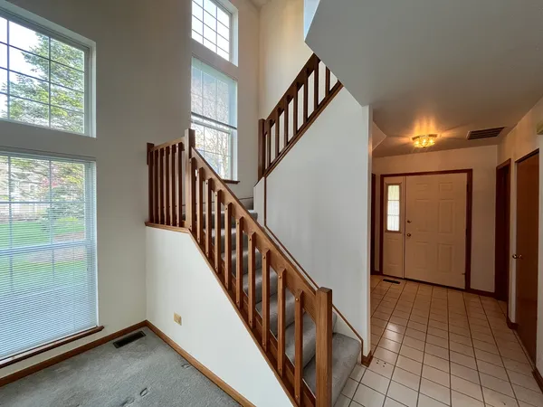 $2,595 | 18 Stonegate Court, Algonquin, IL 60102