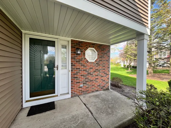 $2,595 | 18 Stonegate Court, Algonquin, IL 60102