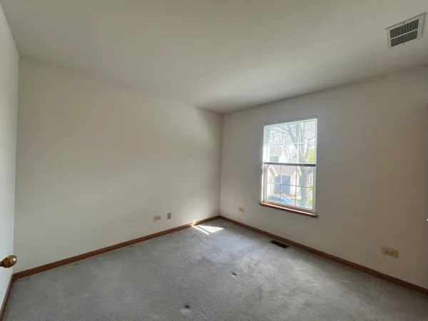 $2,595 | 18 Stonegate Court, Algonquin, IL 60102
