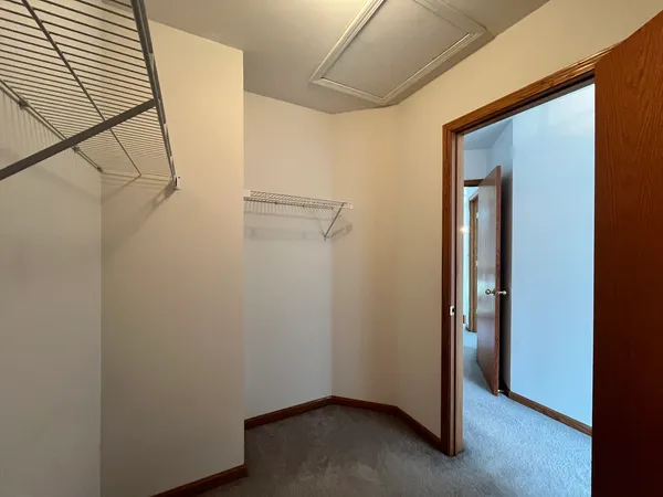 $2,595 | 18 Stonegate Court, Algonquin, IL 60102