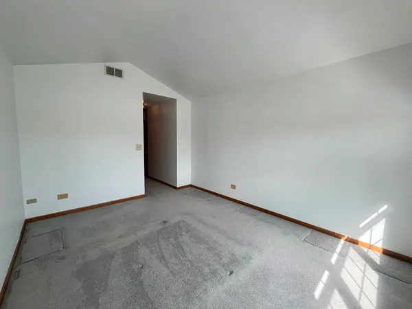 $2,595 | 18 Stonegate Court, Algonquin, IL 60102