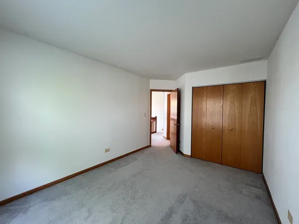 $2,595 | 18 Stonegate Court, Algonquin, IL 60102