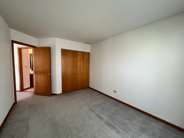 $2,595 | 18 Stonegate Court, Algonquin, IL 60102
