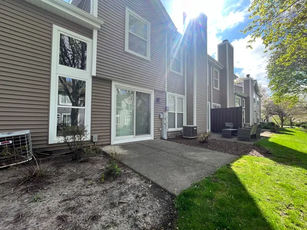 $2,595 | 18 Stonegate Court, Algonquin, IL 60102