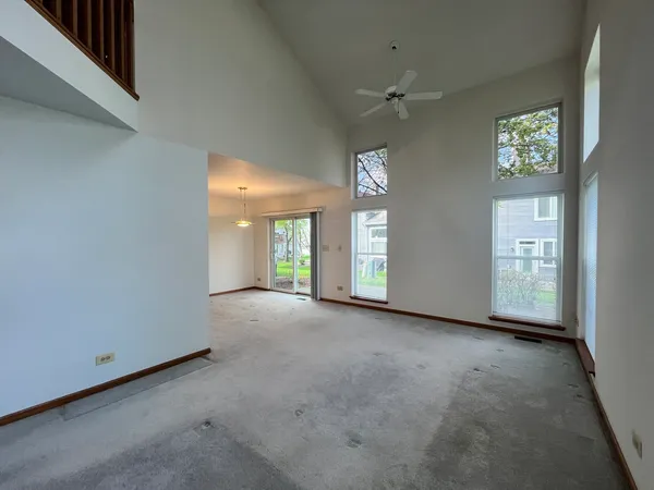 $2,595 | 18 Stonegate Court, Algonquin, IL 60102
