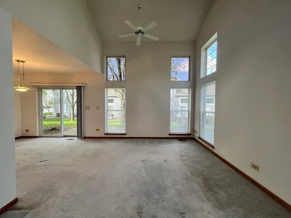 $2,595 | 18 Stonegate Court, Algonquin, IL 60102