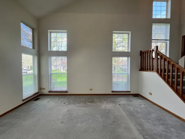 $2,595 | 18 Stonegate Court, Algonquin, IL 60102
