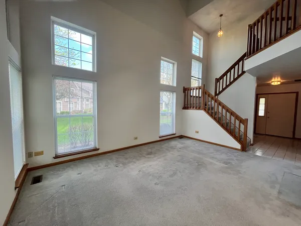 $2,595 | 18 Stonegate Court, Algonquin, IL 60102