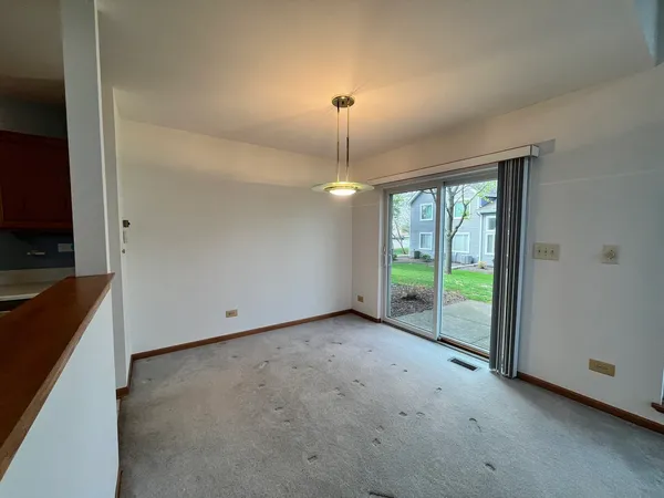 $2,595 | 18 Stonegate Court, Algonquin, IL 60102