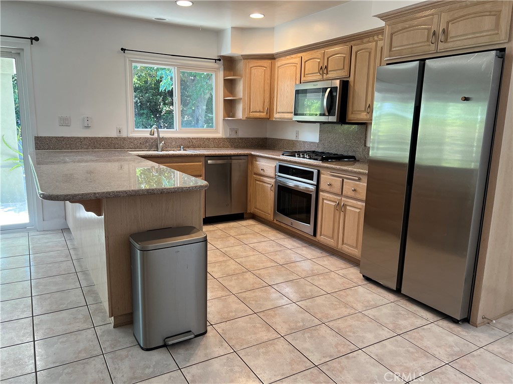 1832 Santa Rena Drive Rancho Palos Verdes, CA 90275 - Photo 5 of 18 Beautiful kitchen