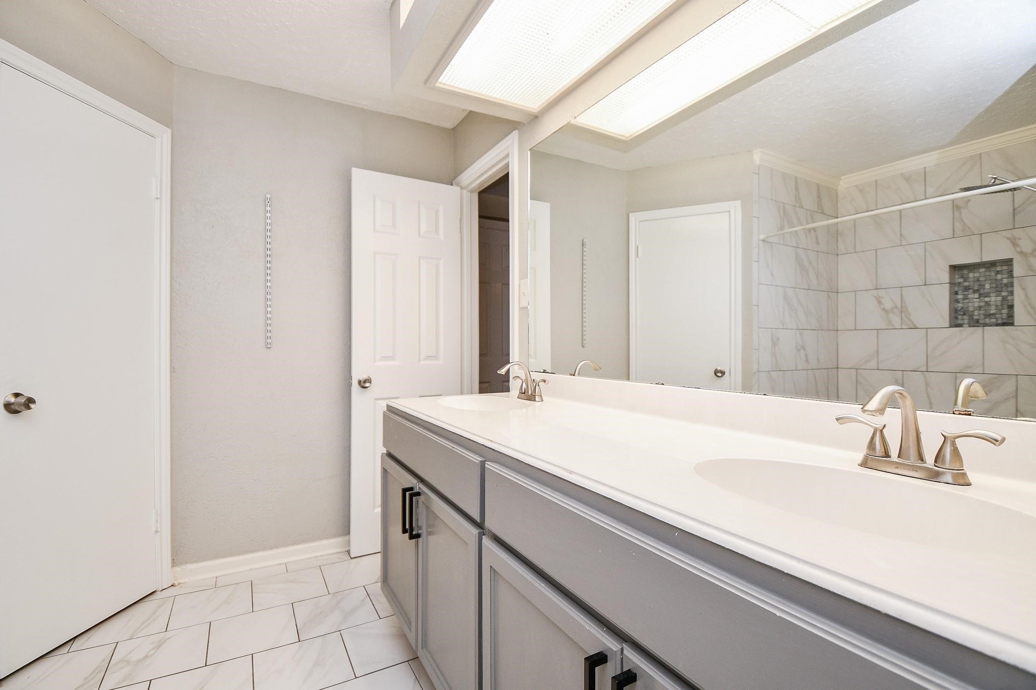 2331 Wren Meadow Road Richmond, TX 77406 - Photo 20 of 37 Primary bath with dual sinks, porcelain tile and beautiful, updated & modern shower!