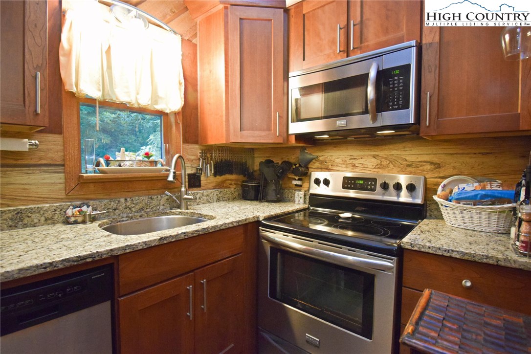 193 Greenbriar Road Banner Elk, NC 28604 - Photo 11 of 34 Gallery Image 11