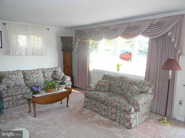 225 Rollingfield Road Baltimore, MD 21228 - Photo 2 of 15 Living Room