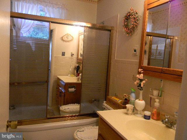 225 Rollingfield Road Baltimore, MD 21228 - Photo 8 of 15 Bath