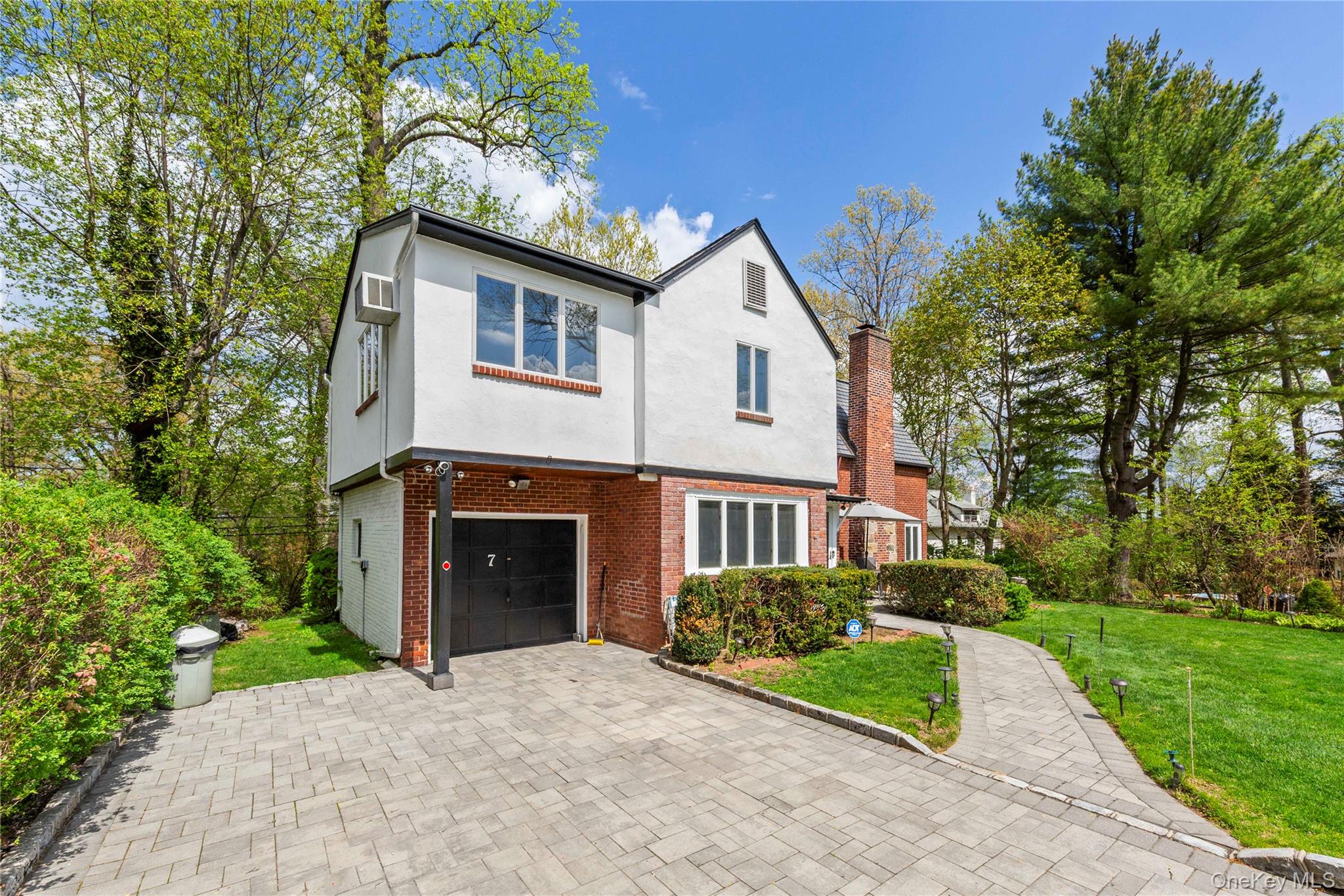 7 Lincoln Road Great Neck, NY 11021 - Photo 19 of 25