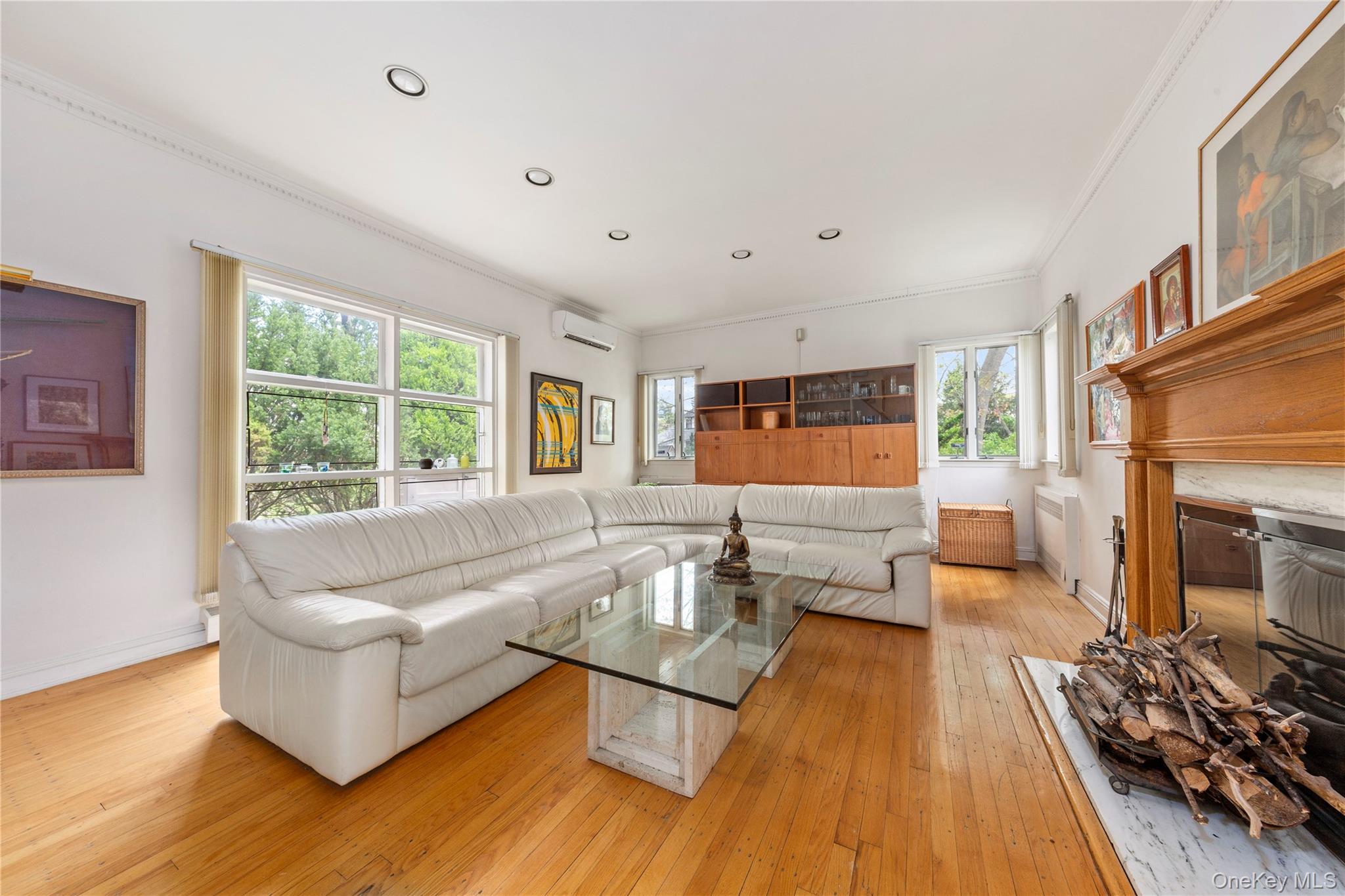 7 Lincoln Road Great Neck, NY 11021 - Photo 2 of 25